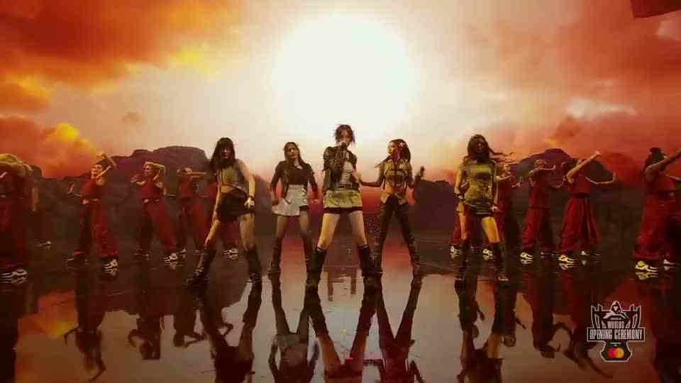 NewJeans（）\-登神英雄联盟2023全球总决赛决赛开幕式