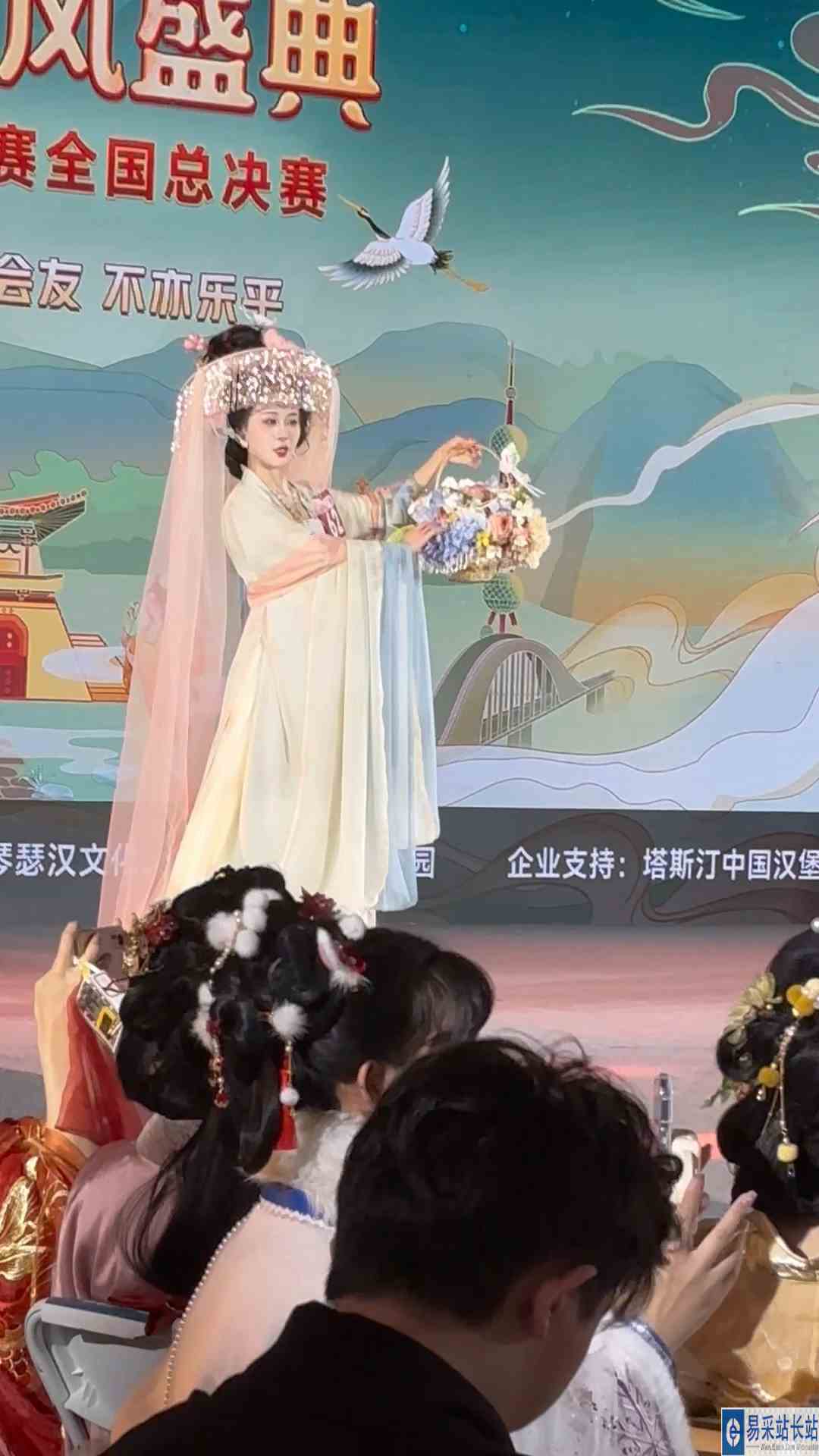 真的在发光 呜呜呜太美了