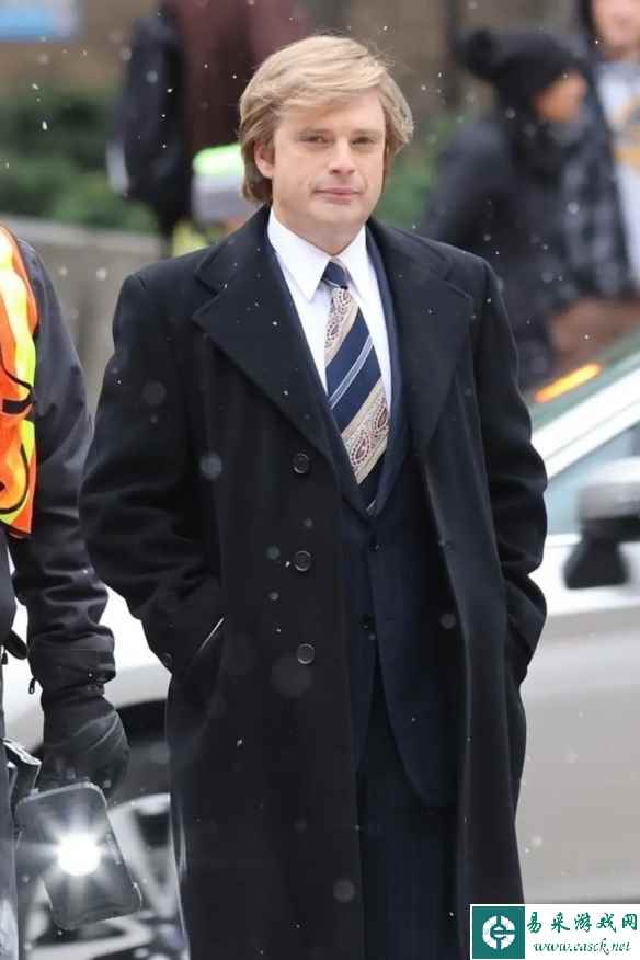 像吗？《学生》年轻版唐纳德·特朗普曝光片场照