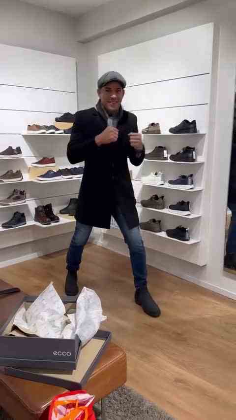 【佩佩鞋店空击】byd想吓坏店员不给钱是吧chama