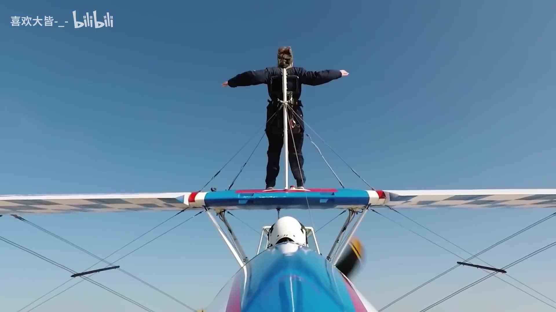 在天上给飞机装轮胎能行吗