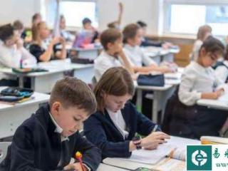 俄罗斯中小学校明年将禁用智能手机 影响青少年健康