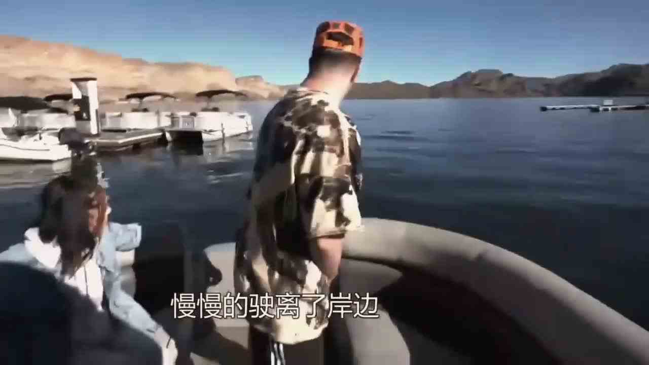  无人机在海上发现可爱小丑，他开摩托艇来接我了！