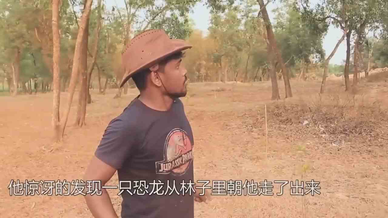 被侏罗纪霸王龙追逐，小哥机智应对吓跑了