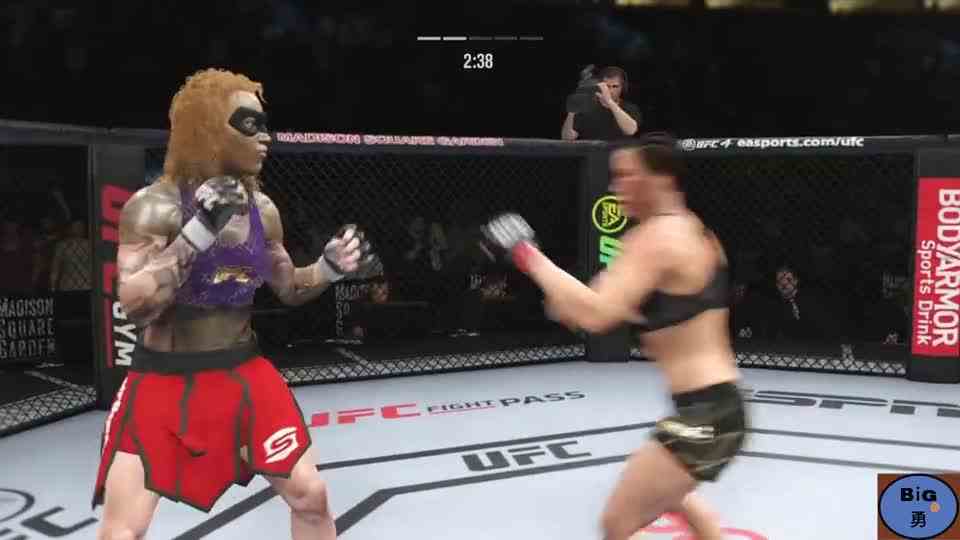 中华女将张伟丽实力够猛，转身摆拳直接KO美国女拳霸！格斗游戏