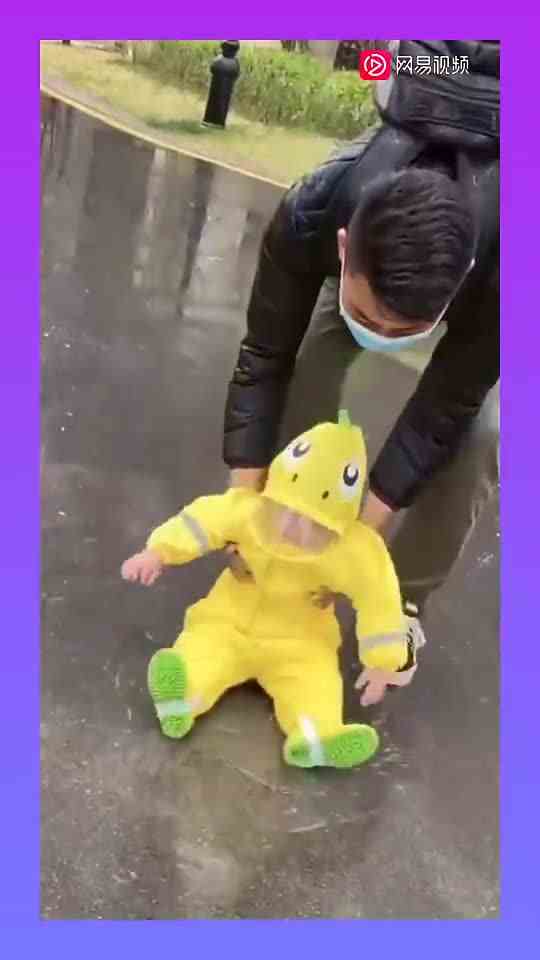 准备了好久的装备，我的小精灵下雨天释放你的天性，尽情玩耍吧！ （1）