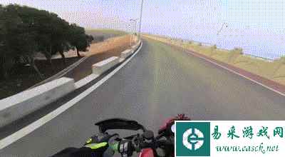 你怎么拿小美人鱼的东西呢 动图 这下可以安心看球了