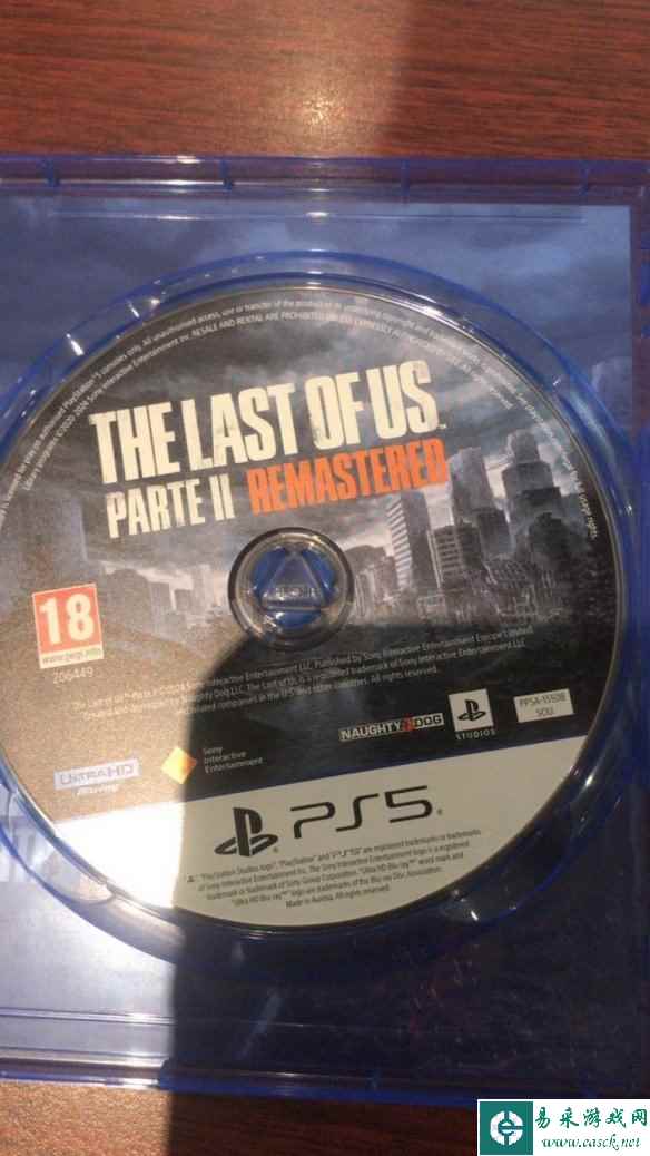 《最后生还者2RE》PS5实体盘曝光:背景图呈现城市废墟