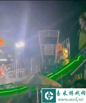 坐过山车吐了相当于AOE大招 动图 机器人也会过劳死