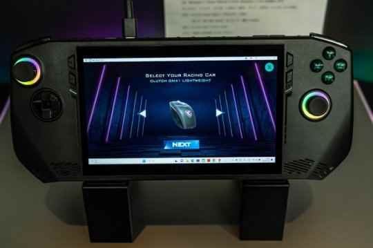 微星CLAW游戏PC掌机实机亮相 预定3月正式上市