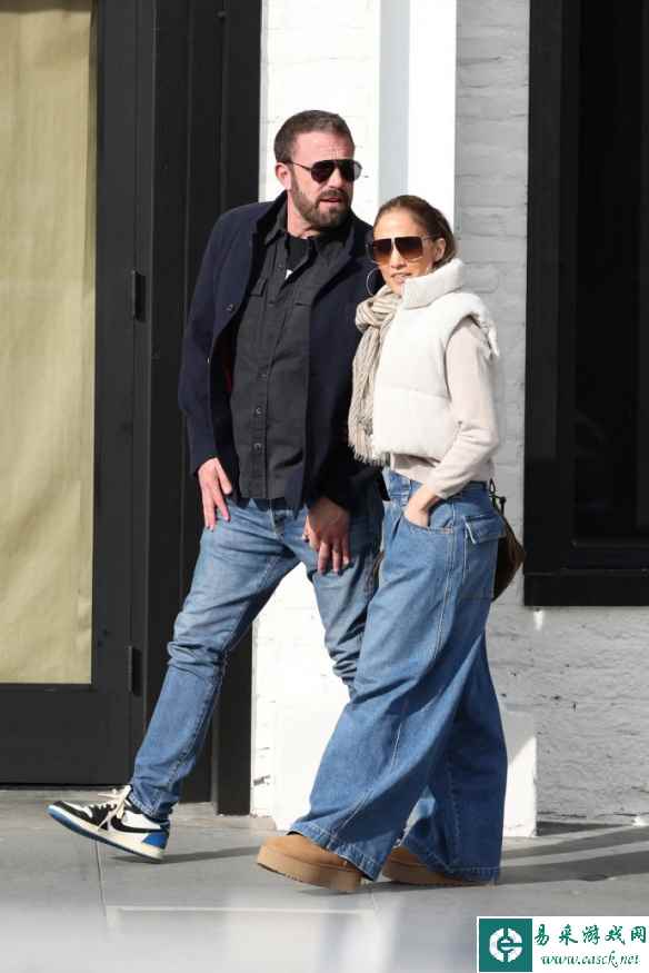 大本与詹妮弗合体外出就餐 墙角拥吻大秀甜蜜日常！