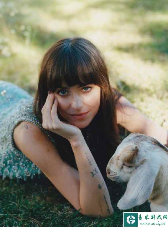 “达妹”达科塔·约翰逊曝写真大片 曼妙身材若隐若现