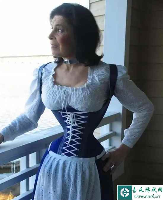 美国87岁老太拥有世界“最小腰围” 记录从未被打破