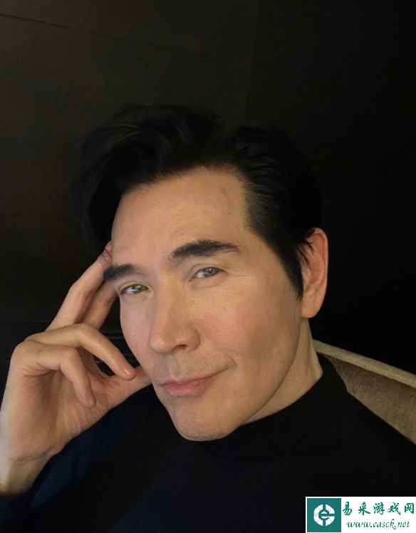费翔晒近期自拍照！正在拍摄新电影：被迫刮掉了胡子