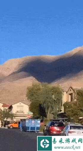 老师输了要接受惩罚哦 动图 扫地喵今天也在努力工作