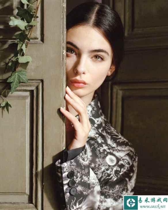 “球花”之女Deva Cassel杂志写真 性感诱惑不输母亲