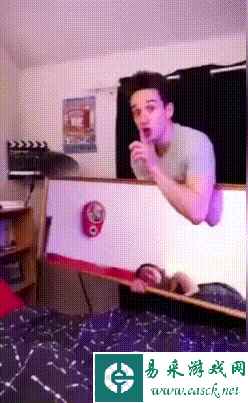 再老的图也挡不住可爱 动图 老天爷在你头上拉屎！