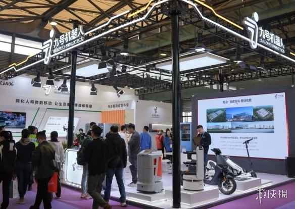 共启智慧酒店服务新篇章，弘峰酒管集团与九号机器人联袂亮相2024上海国际酒店及商业空间博览会