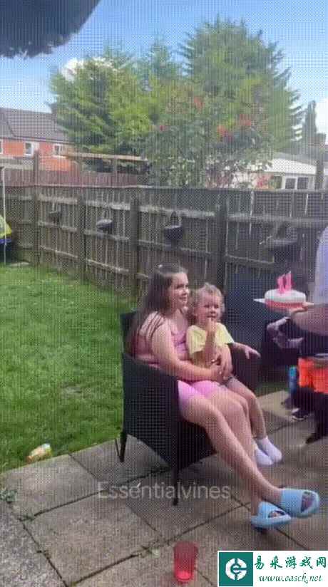 让我加入你们的play 动图 世界破破烂烂 小猫缝缝补补