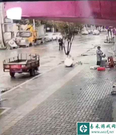 海王第一次觉醒了自己的能力 动图 第一次被社会毒打