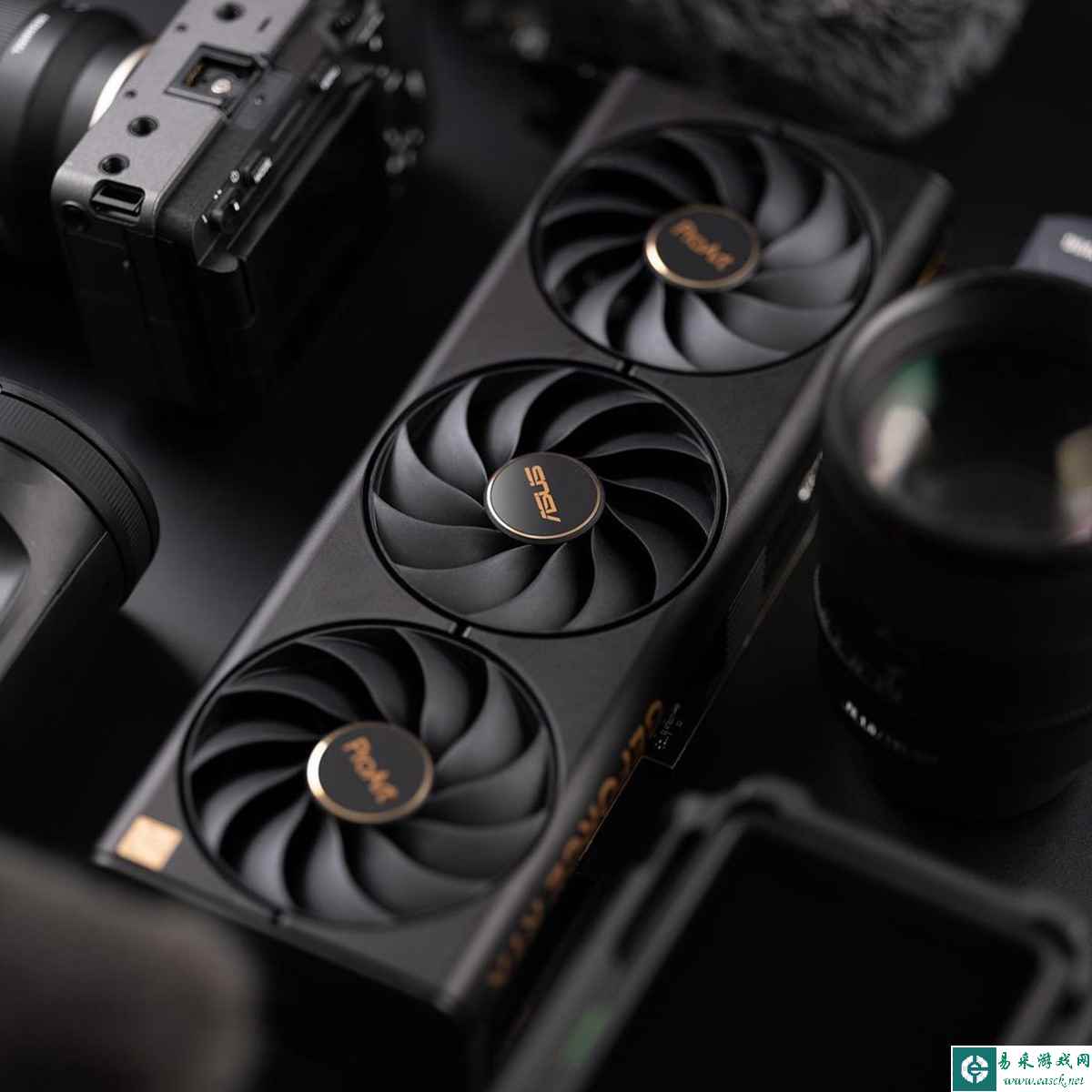 华硕ProArt 4070Ti SUPER显卡释放AI创作超能力!