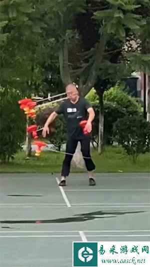 半自动人肉洗衣机 动图 这么小就开始练习抖臀舞了