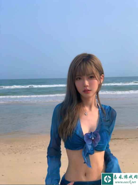 垫大欺客？电竞圈知名主播「周淑怡」发游泳近照！