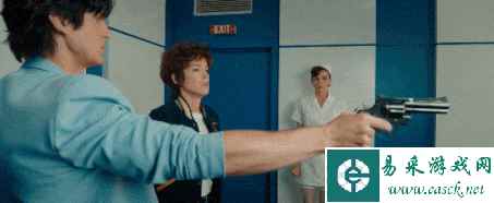 兄弟你的手往哪儿摸啊？动图 妹子如何激情强吻男生