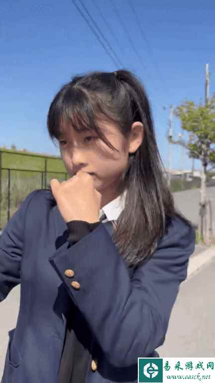 图虽然老 但她实在太大了 动图 少妇春色满园遮不住啊