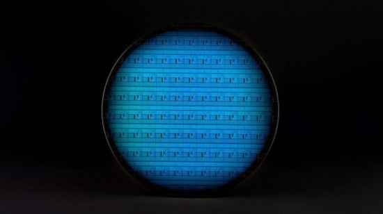 英特尔开发300毫米低温检测工艺 为量产硅基量子处理器奠定基础