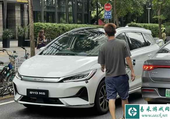 最新曝光的比亚迪M6无伪装谍照 高颜值MPV的全新设计