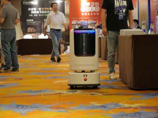 九号机器人参加第二届中国酒店建设大会 智慧无人配送生态引人关注