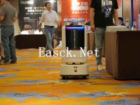 九号机器人参加第二届中国酒店建设大会 智慧无人配送生态引人关注