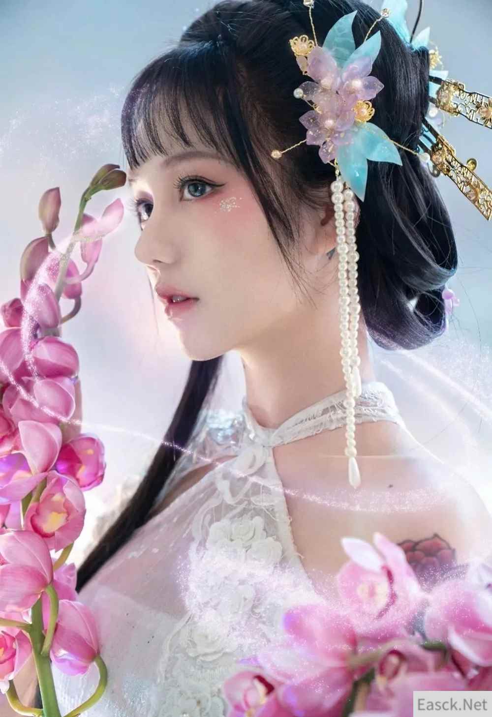 又抓住一枚逆水寒顶流女玩家，婚服被她穿得别番风情