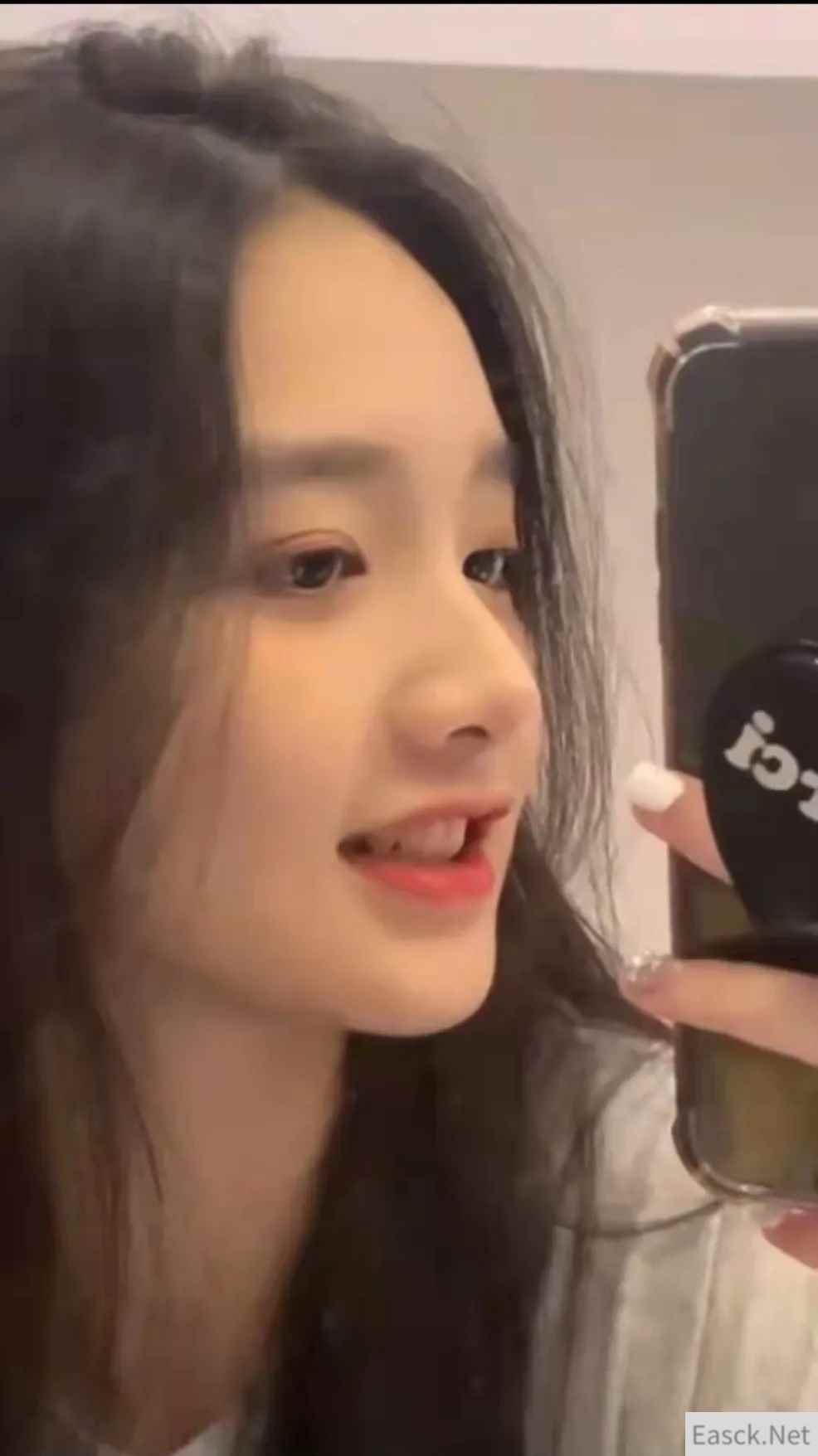 这么可爱的颜值型女玩家，要是不爱唱歌就好了