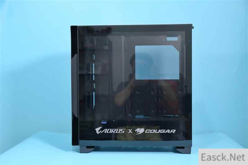 领略全塔式的魅力！技嘉AORUS C501G战鹰机箱评测：高颜值下扩展性优秀