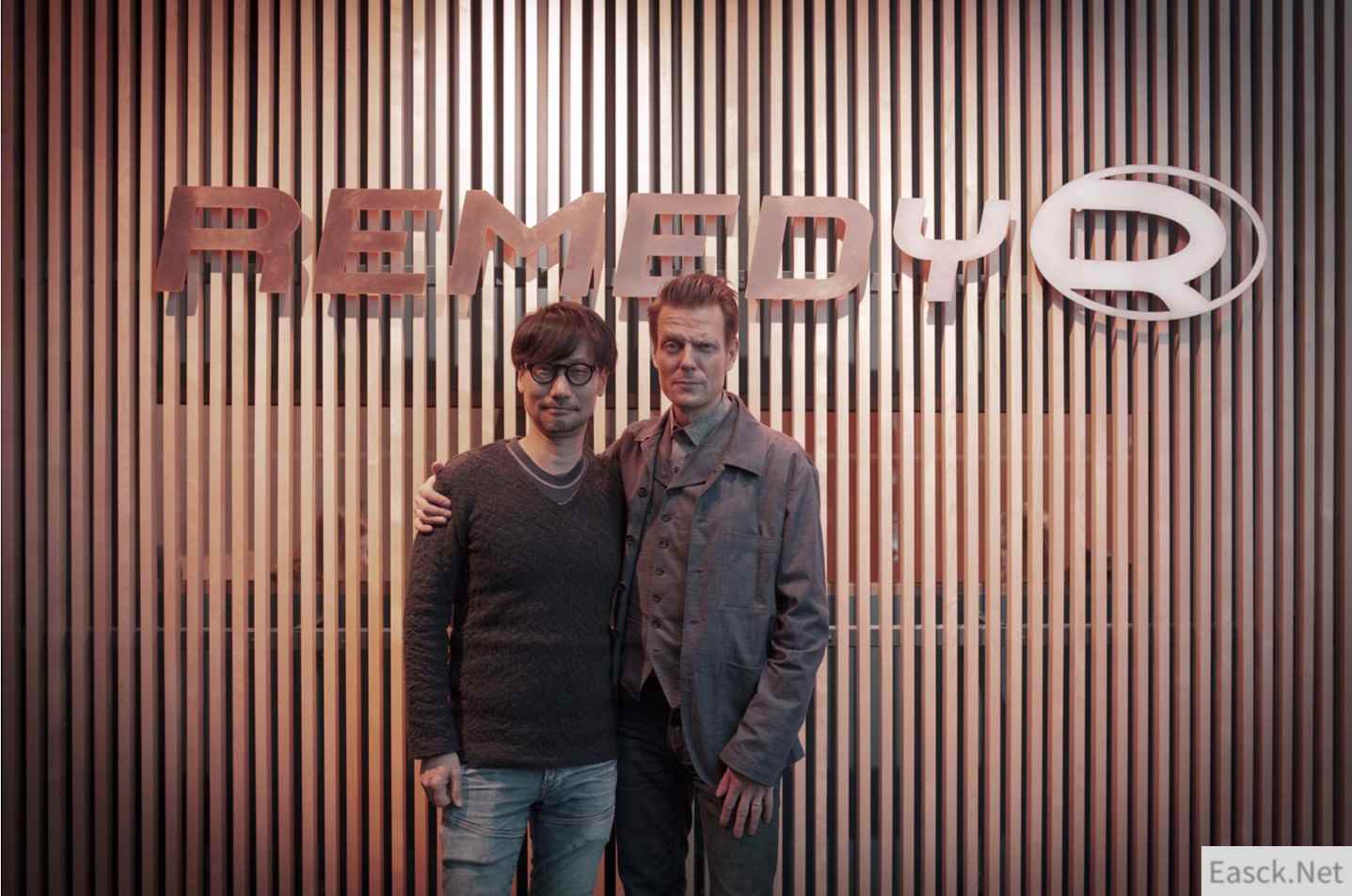 在《控制》里你甚至可以“听”到小岛秀夫扮演科学家