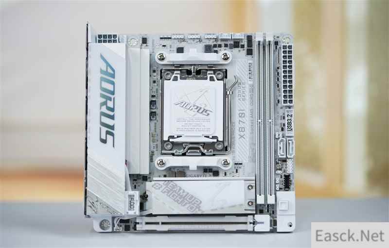 首款真全白ITX小板！技嘉X870I AORUS PRO ICE迷你冰雕评测：性能强悍 不逊顶级大板