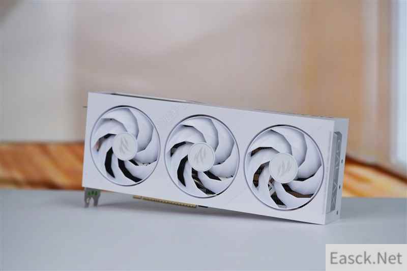 影驰GeForce RTX 5080圣刃OC显卡评测：小尺寸高性能 高端玩家完美之选