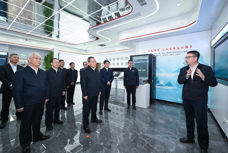 李强在中国电信中国联通中国移动所属企业调研