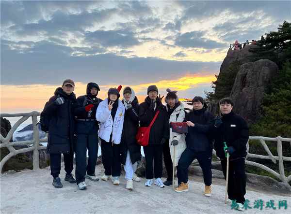 谁说电竞选手身体太虚？LPL队伍登上“天下第一奇山”拿下“冠军”！