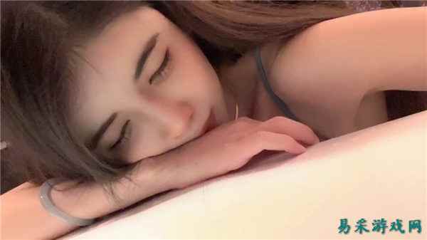 网红狗头萝莉自曝整形内幕：拆肋骨求细腰，坦言身为“知名身材博主”身材也造假，呼吁大
