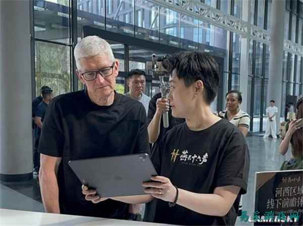 苹果总裁库克现身中国与网易CEO丁磊与见面！大赞《燕云十六声》河西版本！