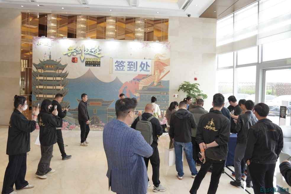 《征途怀旧版》长江江畔话征途:2025首场玩家见面会武汉站完美收官