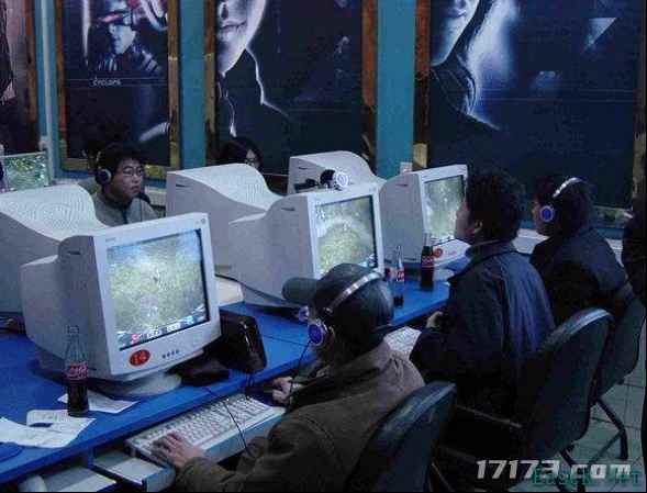 三个穷小子偷师暴雪，意外缔造网游奇迹，半个网吧都在玩它
