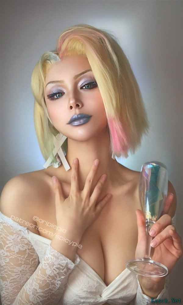《怪物猎人：荒野》阿尔玛Cos美图：眼镜娘胸怀宽广