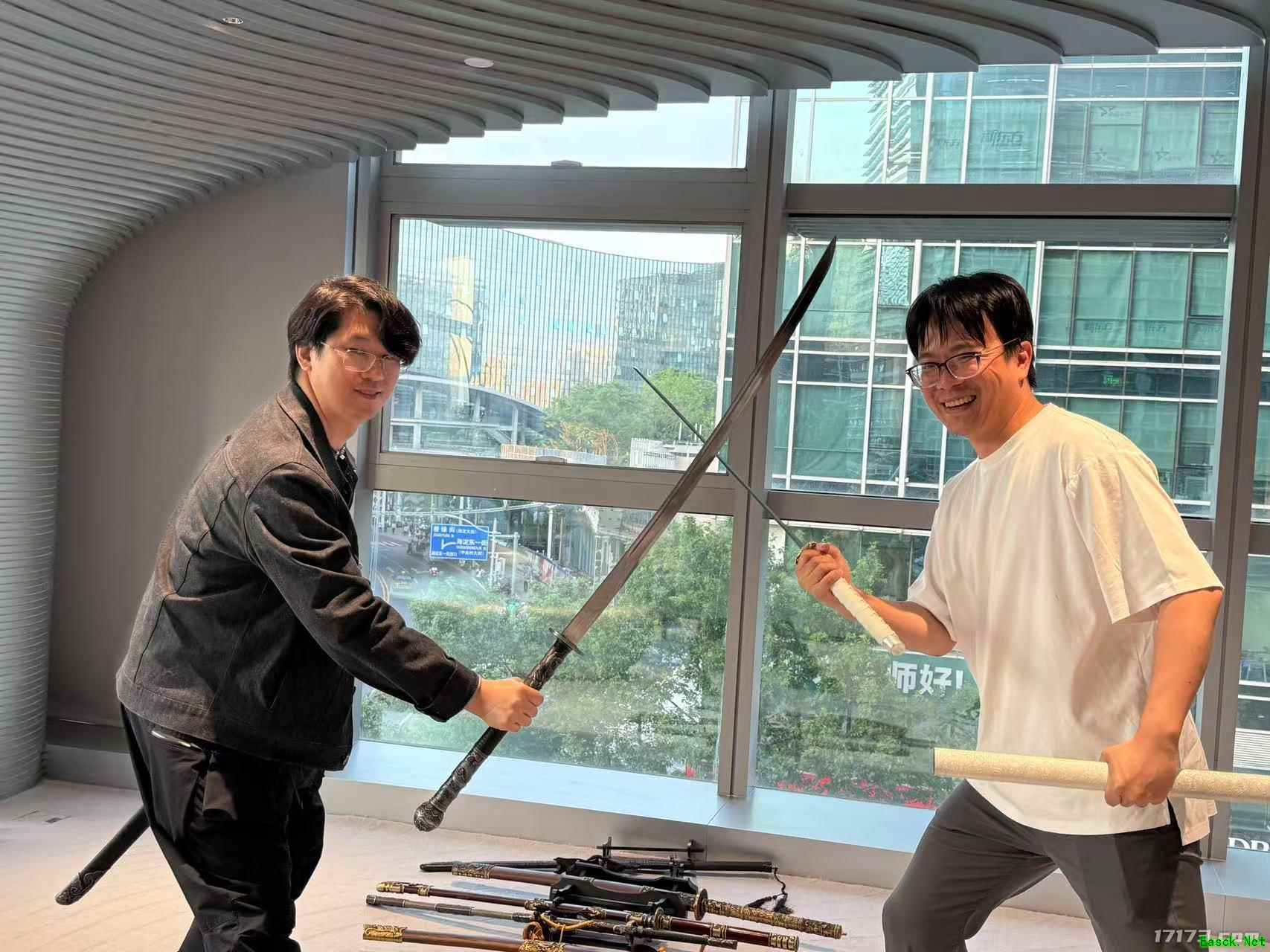金亨泰造访《影之刃零》工作室!两位制作人现场大打出手?