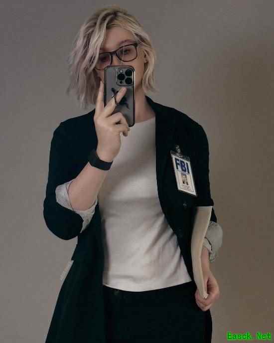 《生化危机9》格蕾丝COS热潮：创意演绎工作装风采