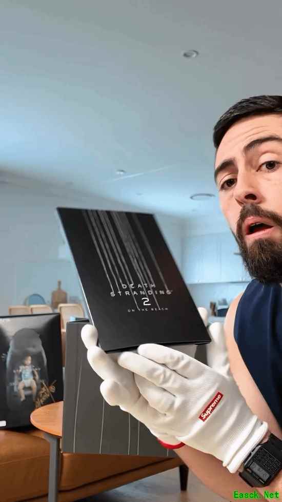 羡慕疯了!博主开箱小岛秀夫亲签《死亡搁浅2》典藏版