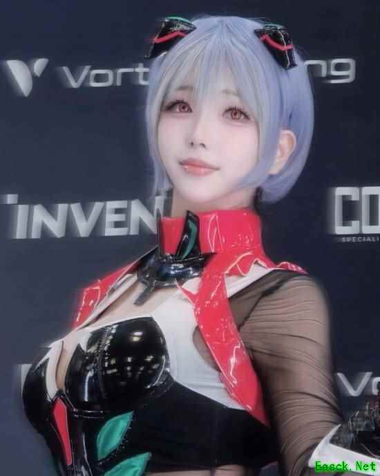 剑星尹雪花泳装视频甜蜜互动